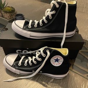 Black high Top Converse.